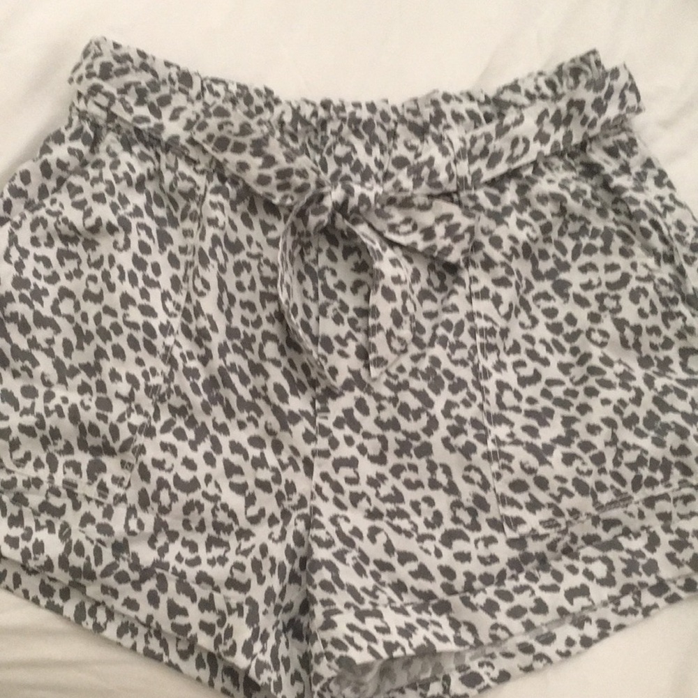 COPY - Women’s airy shorts size medium new with tags
SH-3